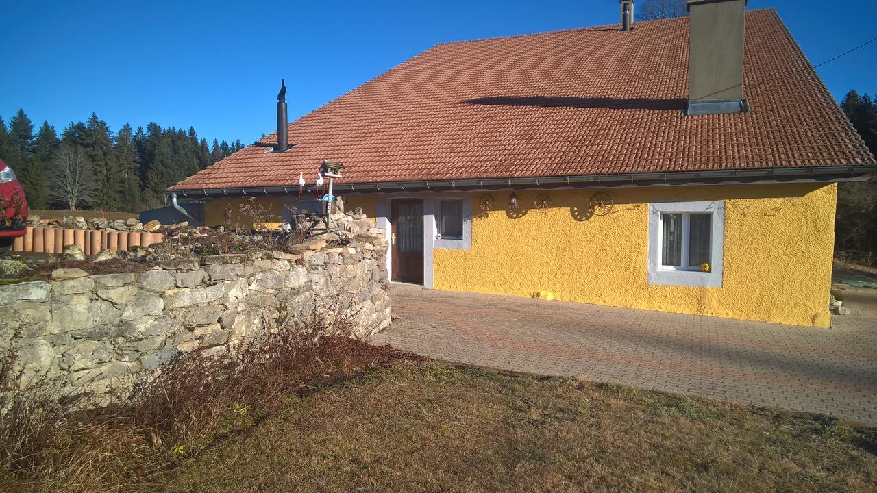 La Dernier Villa La Côte-aux-Fées Екстериор снимка